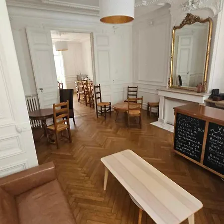 Bed In 6-bed Mixed Le Jardin Cafe