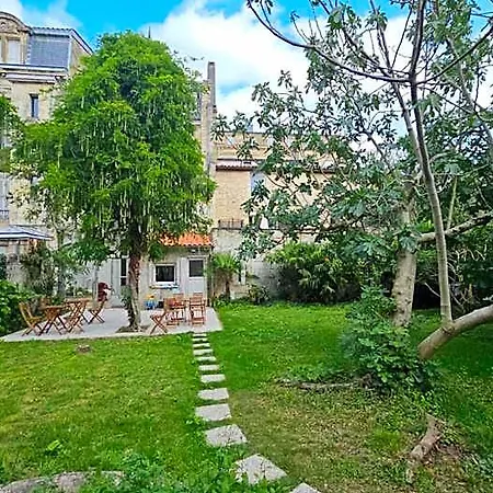 Bed In 6-bed Mixed Le Jardin Cafe