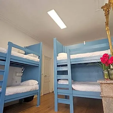 Bed In 6-bed Mixed Le Jardin Cafe Hostel *
