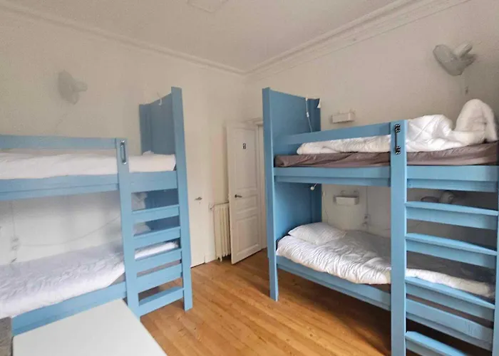 Bed In 6-bed Mixed Le Jardin Cafe