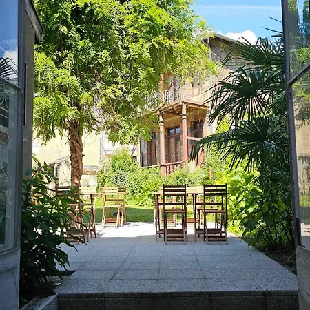 Bed In 6-bed Mixed Le Jardin Cafe